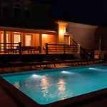 펜션 In Mit Privatem Pool By Interhome