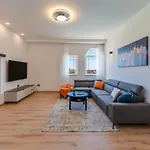 In Mit Privatem Pool By Interhome * 풀라