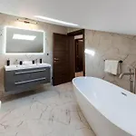펜션 In Mit Privatem Pool By Interhome 풀라