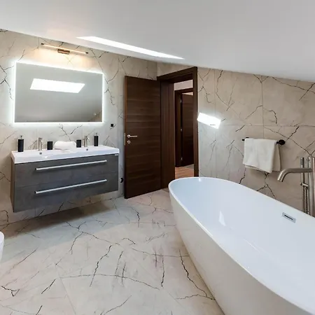 Casa de Férias In Mit Privatem Pool By Interhome Pula