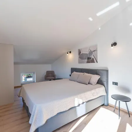 Casa de Férias In Mit Privatem Pool By Interhome Pula
