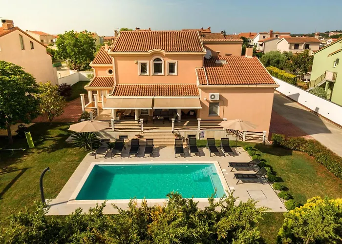 In Mit Privatem Pool By Interhome Holiday home