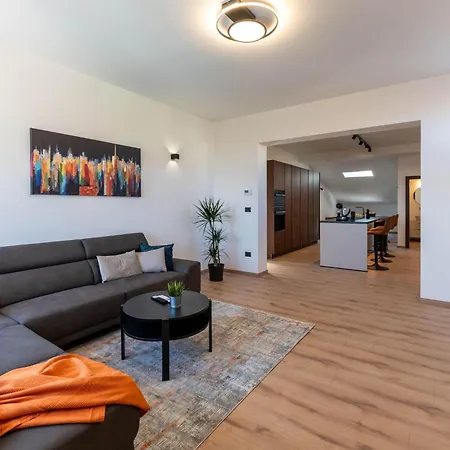 In Mit Privatem Pool By Interhome Pola